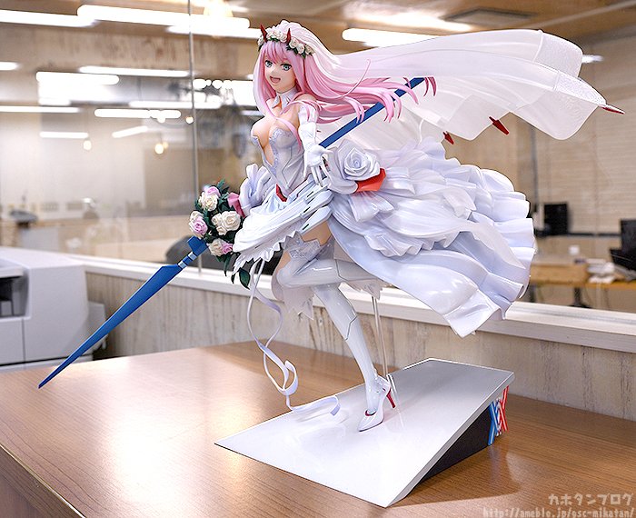 【In stock】 1/7 Scale Luxury Ver. Zero Two-Darling in the Franxx-Good Smile Company