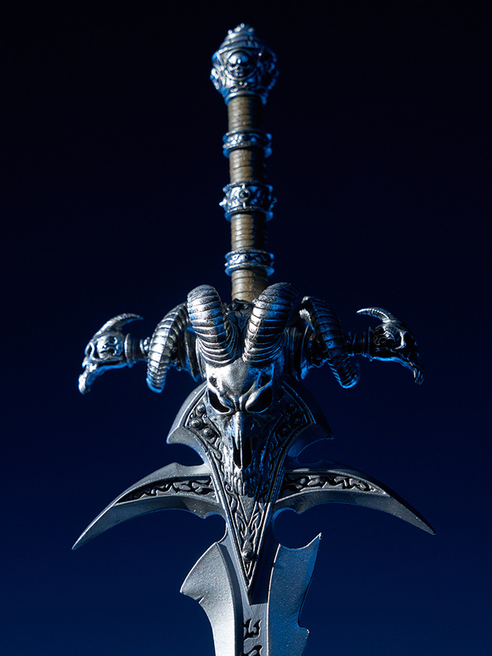 【Pre-sale】Frostmourne Collector's Edition Replica with LED-World of Warcraft-HEX Collectibles Studio
