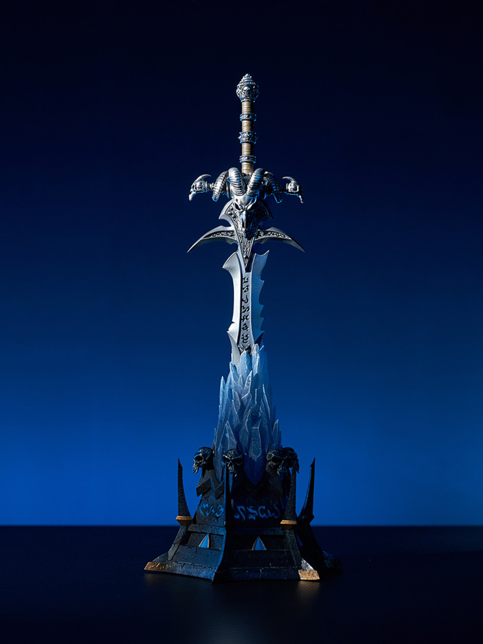 【Pre-sale】Frostmourne Collector's Edition Replica with LED-World of Warcraft-HEX Collectibles Studio