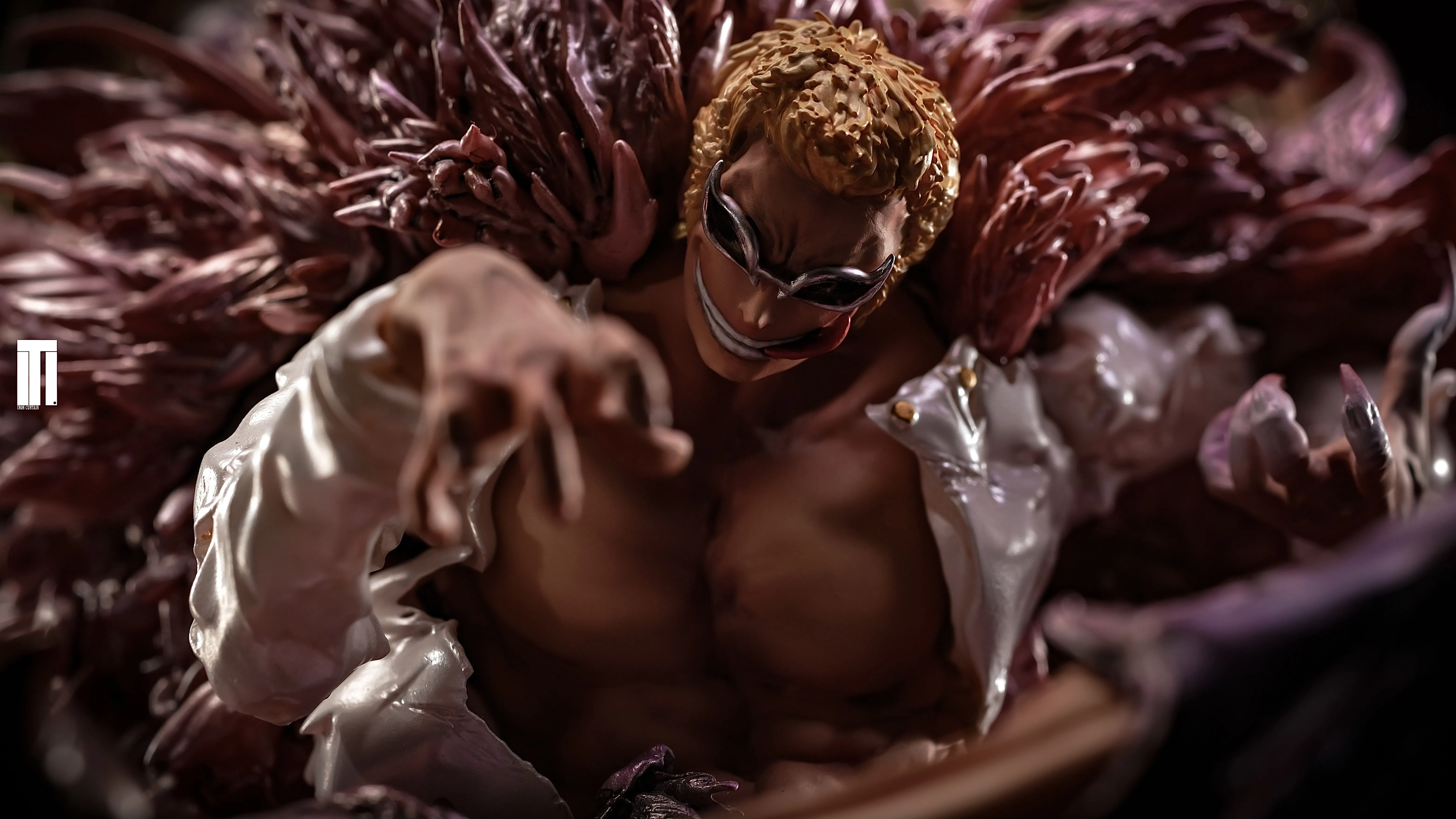 【In stock】Donquixote Doflamingo-Iron Curtain STUDIO