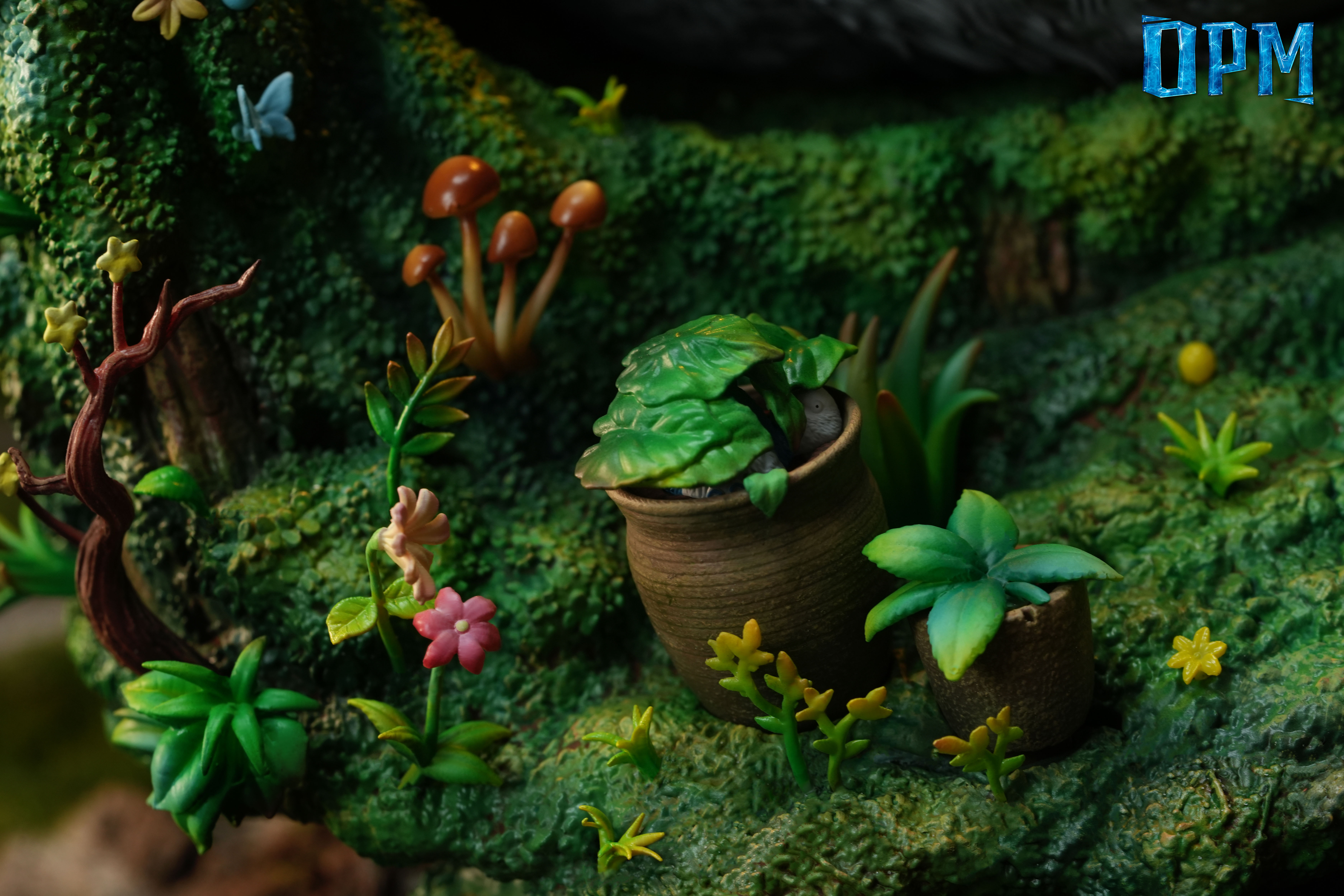 【Pre-sale】013 Totoro in the tree hole with LED-OPM Studio